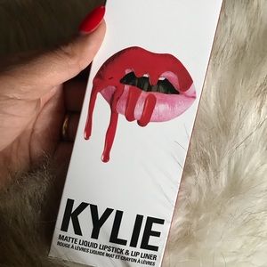 KYLE COSMETICS LIQUID LIP “22”